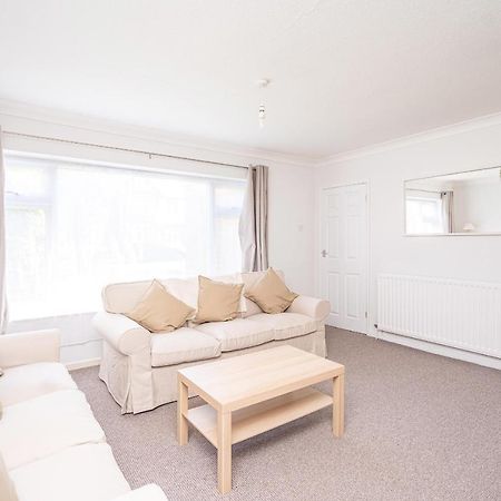 Spacious 5 Bedroom House - Sleeps 7 - 3-Car Driveway - Work - Leisure Wolverhampton Kültér fotó
