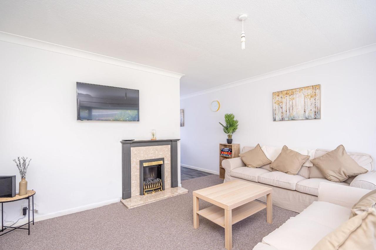 Spacious 5 Bedroom House - Sleeps 7 - 3-Car Driveway - Work - Leisure Wolverhampton Kültér fotó