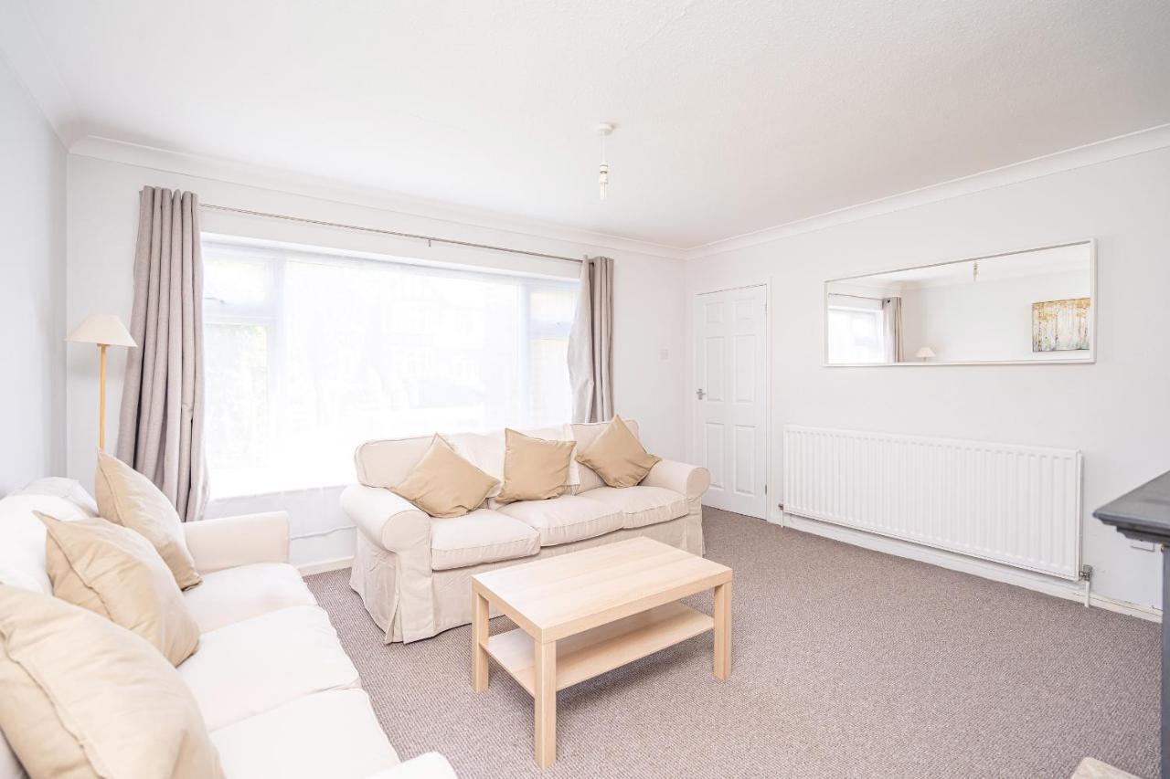 Spacious 5 Bedroom House - Sleeps 7 - 3-Car Driveway - Work - Leisure Wolverhampton Kültér fotó